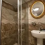 Queens Land Otel