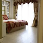 Queens Land Otel 2*