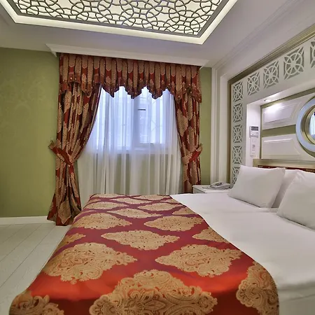 Hotel Queens Land 2*