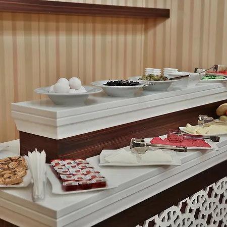 Hotel Queens Land 2*