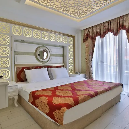 Queens Land Hotel