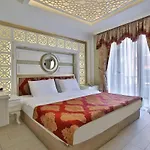 Queens Land Hotel