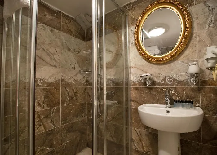 Queens Land Отель