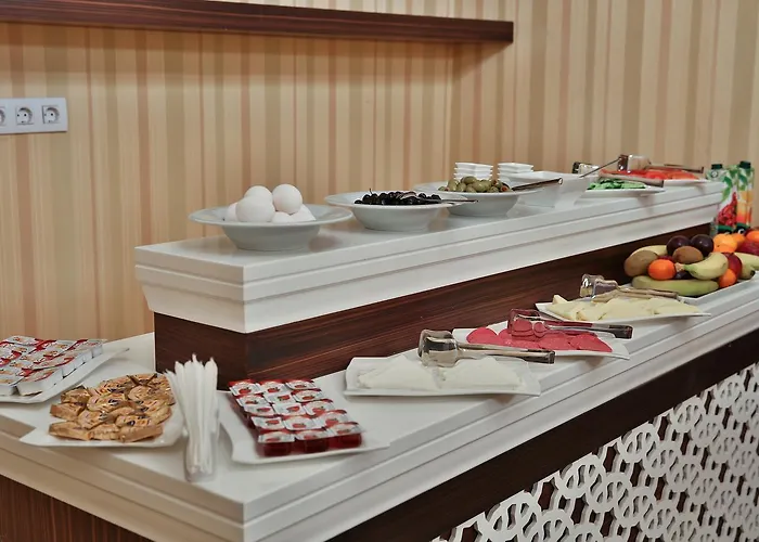 Отель Queens Land 2*